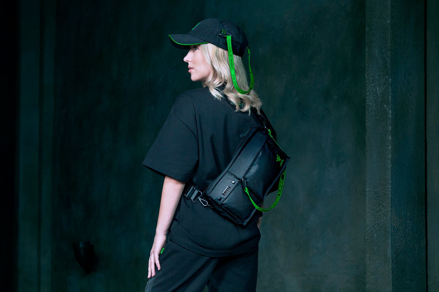 Razer-Xanthus-Crossbody-Bag-envisimple-02.jpg