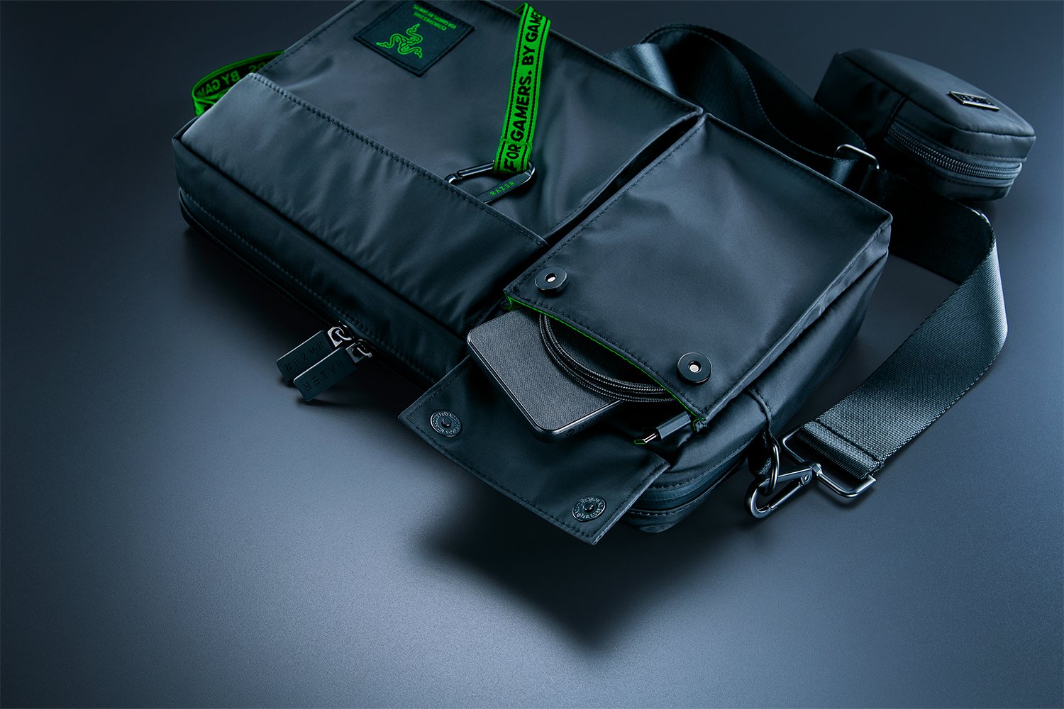 Razer-Xanthus-Crossbody-Bag-envisimple-04.jpg